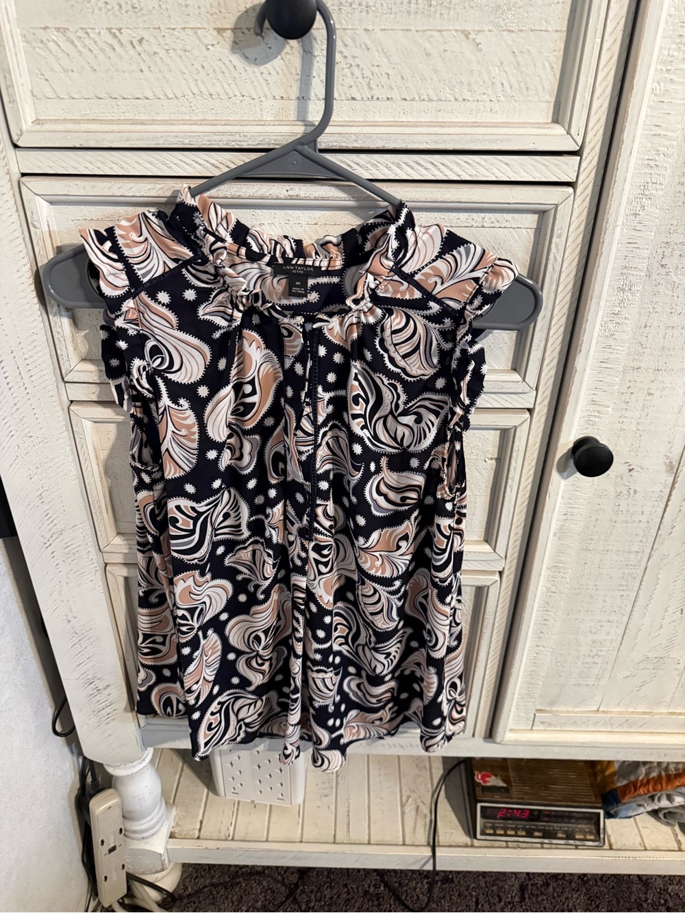 Ann Taylor Sleeveless Ruffle Neck Top - Black & Beige Swirl Print